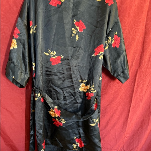 La Fleur Black Satin Floral Kimono Robe Red Rose Print Belted Loungewear - Picture 6 of 8